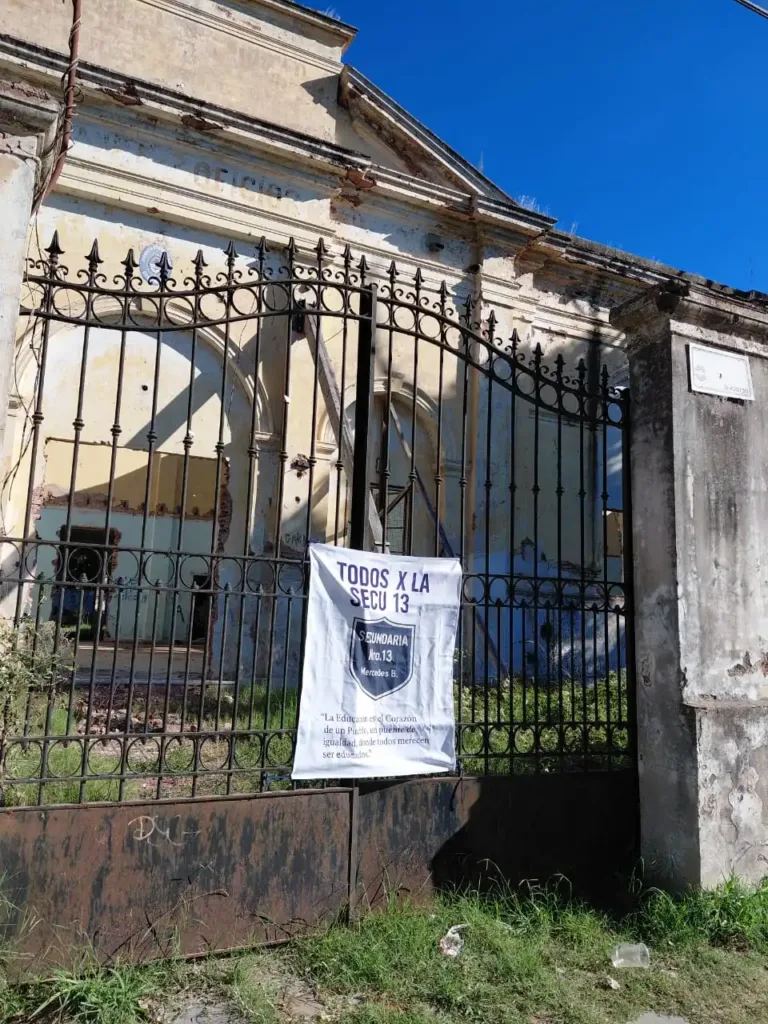 robo fondos escuela 13
