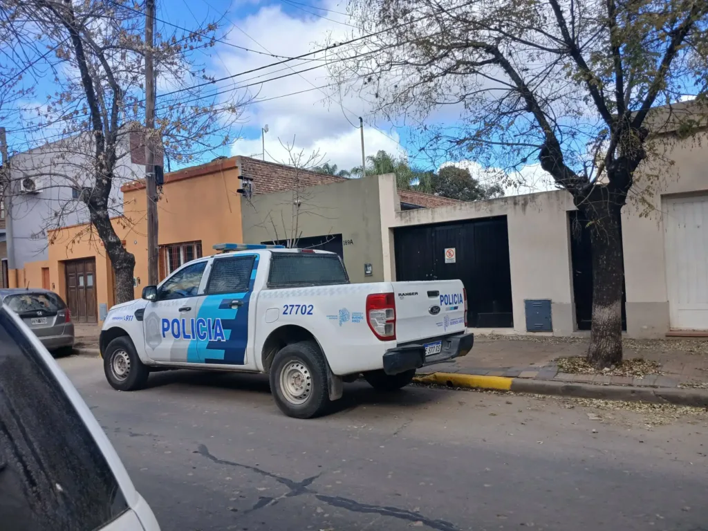 patrulleros bloquean garajes